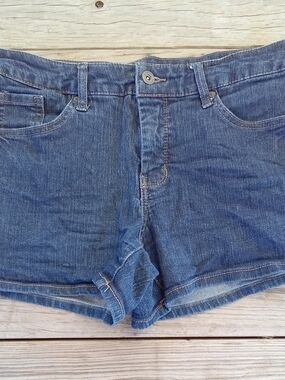 Jessica Simpson Blue Denim Jean Shorts Size 8/29 Low Mid Rise Casual Cute